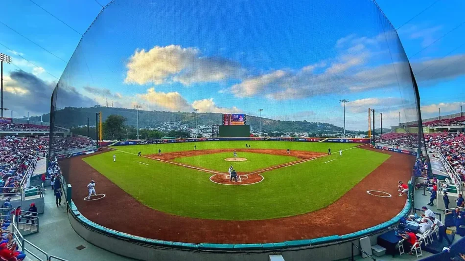 Estadio Coloso del Pacífico, la casa de los Jaguares de Nayarit en Tepic.  LAMP.