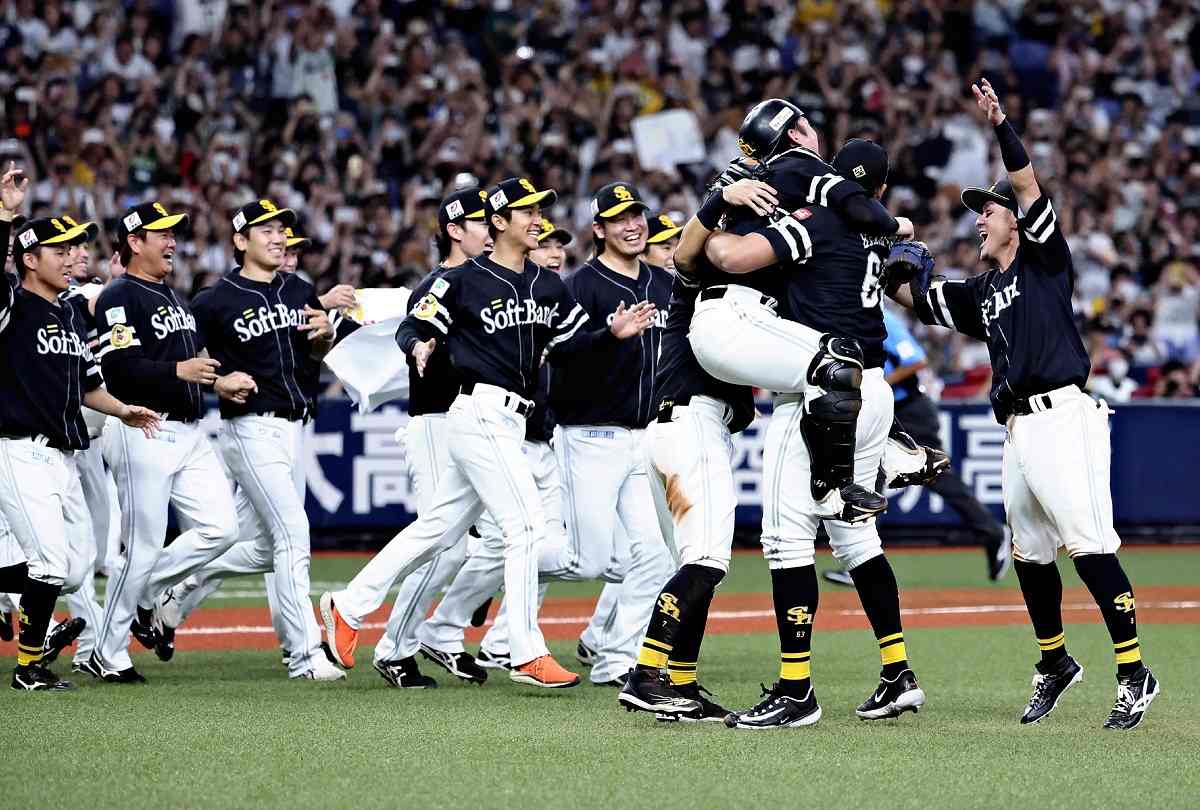 Fukuoka SoftBank Hawks celebran el campeonato de la Serie de Japón 2025.