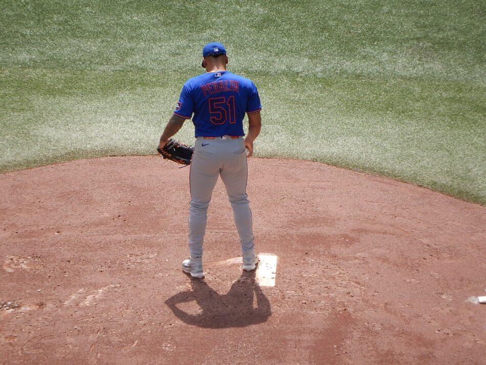 Freddy Peralta en el montículo con uniforme de los Mets en Toronto, el 1 de julio de 2026; fotografía de archivo.