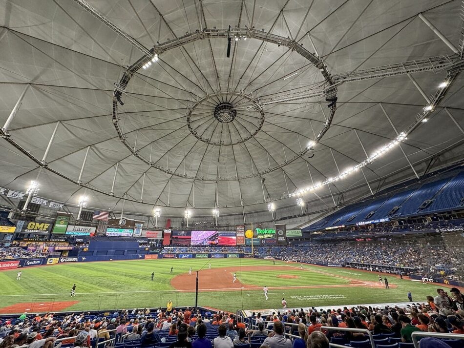 Vista interior de Tropicana Field durante un partido de los Tampa Bay Rays; fotografía de archivo del 10 de junio de 2024.