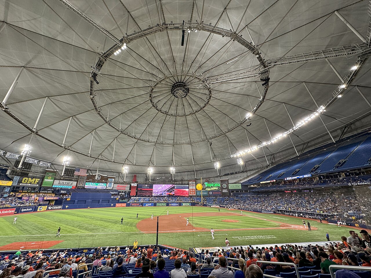Vista interior de Tropicana Field durante un partido de los Tampa Bay Rays; fotografía de archivo del 10 de junio de 2024.